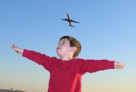 10 conseils pour voyager en avion avec vos enfants